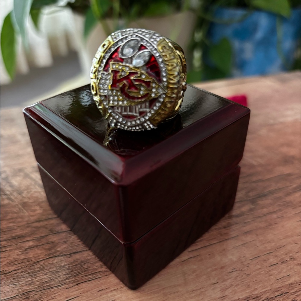 Kansas City Chiefs 2019 championship ring replica. Save it as a souvenir/where